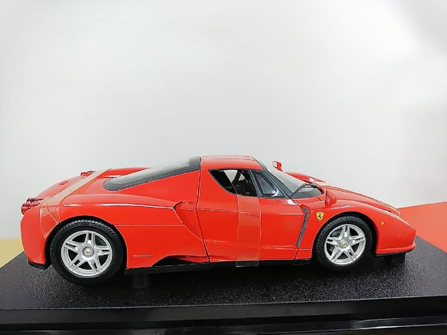 Amazon | □ 1/18 Enzo Ferrari レッド エンツォ・フェラーリ